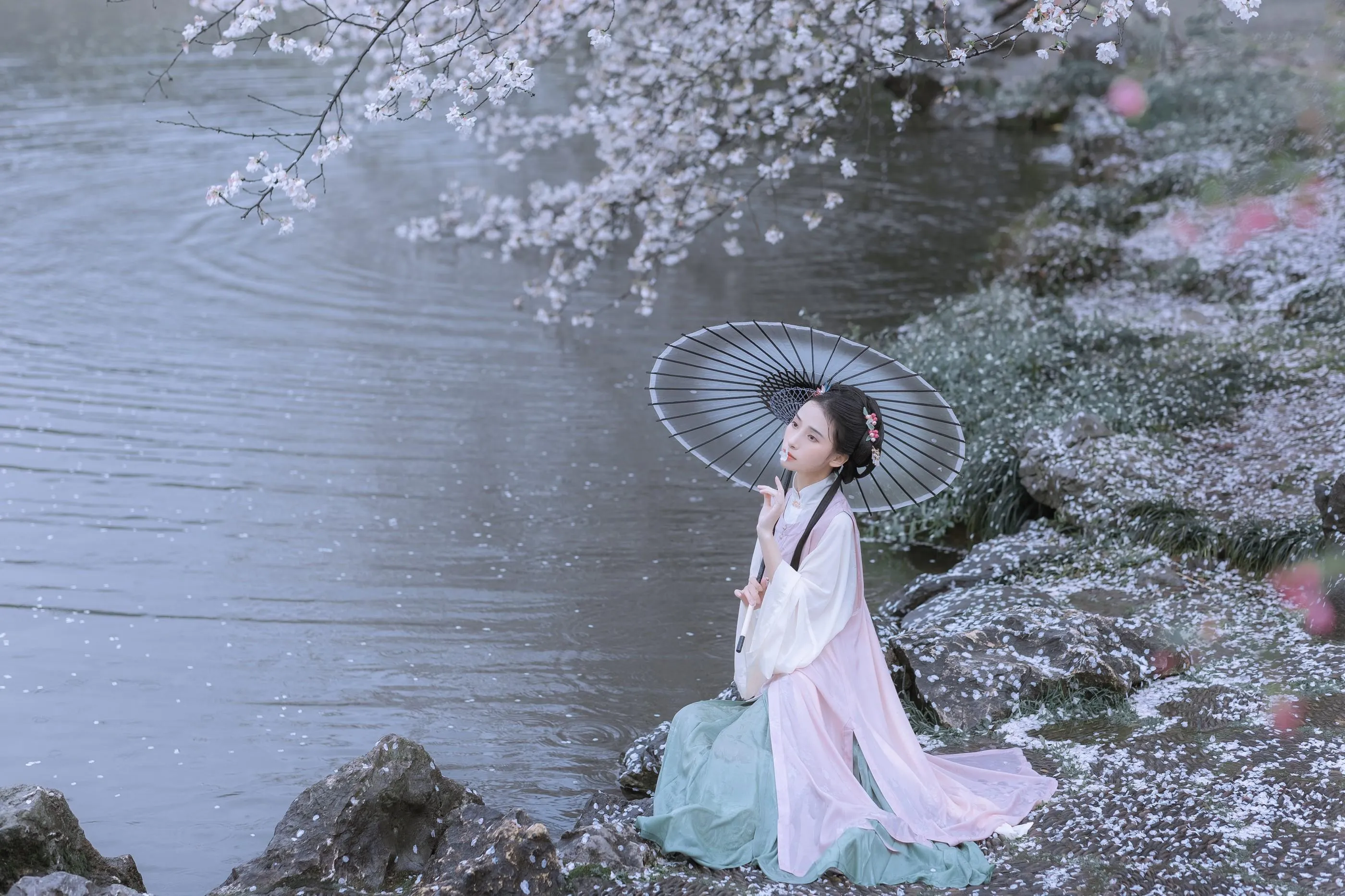 [艺图语] 2022.05.25 雨樱花 眸小妖 [46P]插图7